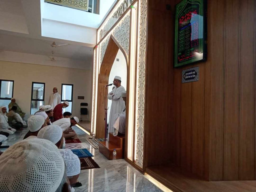 নোয়াখালীর বেগমগঞ্জে বহুতল বায়তুল আমান জামে মসজিদ উদ্বোধন করলেন ইউএনও আরিফুর রহমান
