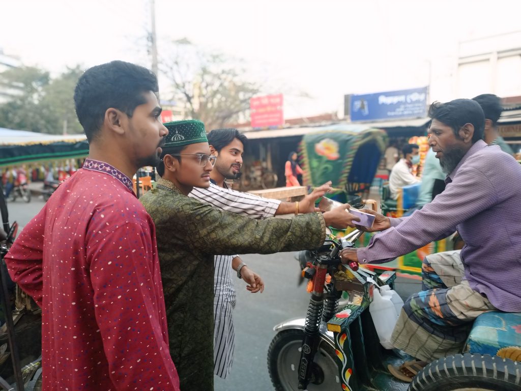 বেগম খালেদা জিয়ার সুস্থতা কামনায় “সোসাইটি অফ দ্য ফ্রেন্ডস অফ দ্য পিপল অর্গানাইজেশন” এর উদ্যোগে ইফতার বিতরণ