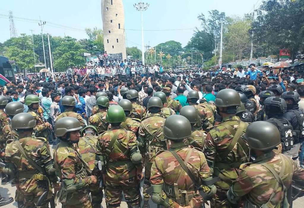 রাজশাহীর রেলগেট অবরোধ পলিটেকনিক শিক্ষার্থীদের