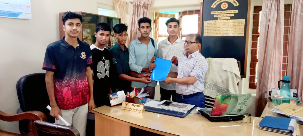 উপজেলা শিক্ষা কর্মকর্তা বরাবর ছাত্র ফেডারেশন ফুলবাড়ী উপজেলার স্মারকলিপি প্রদান