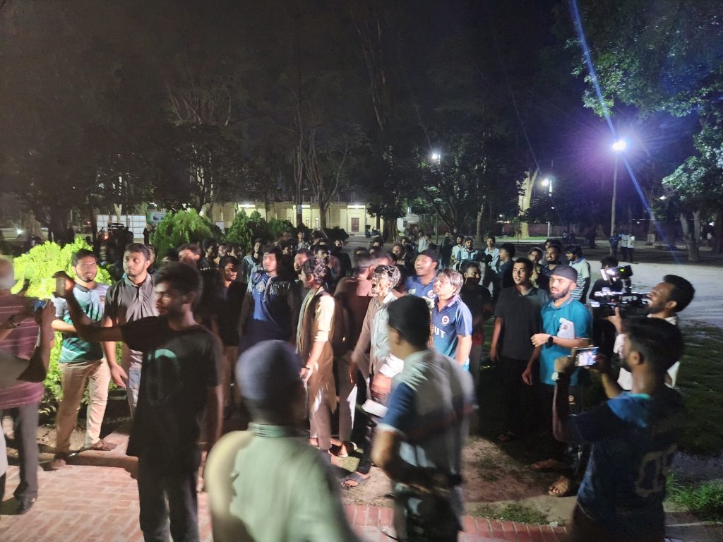 রাবিতে ছাত্রজোটের সঙ্গে শাহবাগ বিরোধী ছাত্র ঐক্যের দফায় দফায় সংঘর্ষ