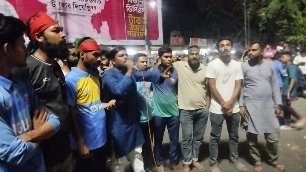 রাজশাহীতে আওয়ামী লীগকে নিষিদ্ধ দাবিতে বৈষম্য বিরোধী ছাত্র/জনতার বিক্ষোভ