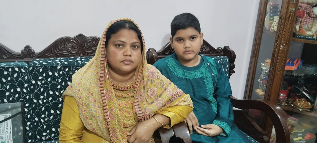 দিনাজপুরে স্বামীর সম্পত্তি থেকে বঞ্চিত করার অভিযোগ, সন্তানসহ নিরাপত্তাহীনতায় বিধবা নারী