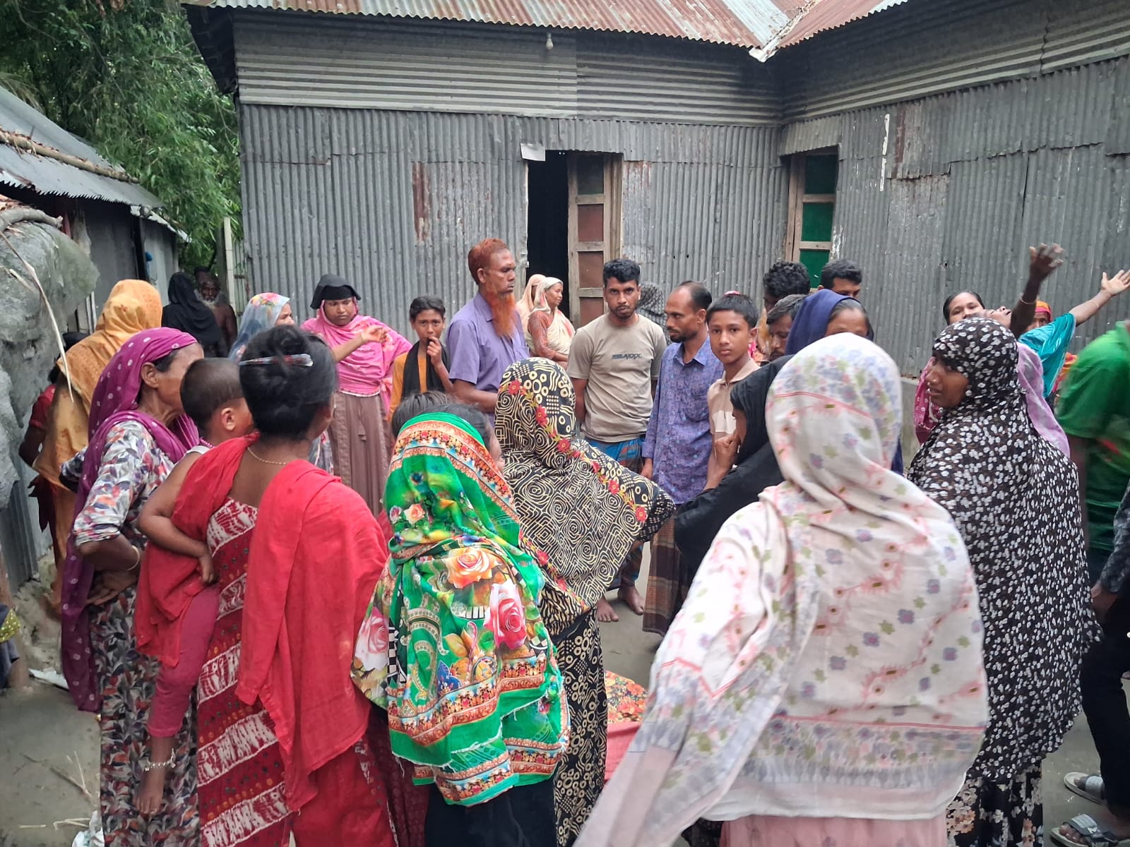 মাদারগঞ্জে ঘোড়াকে গোসল করাতে গিয়ে যুবকের মৃত্যু