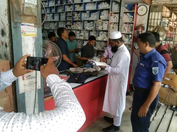 রাণীশংকৈলে দুই ফার্মেসিকে ২৫ হাজার টাকা জরিমানা